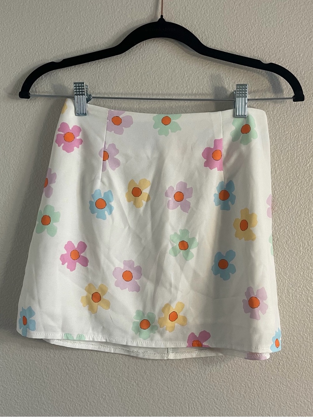 Princess Polly White Mini Skirt with Pastel Floral Daisies
